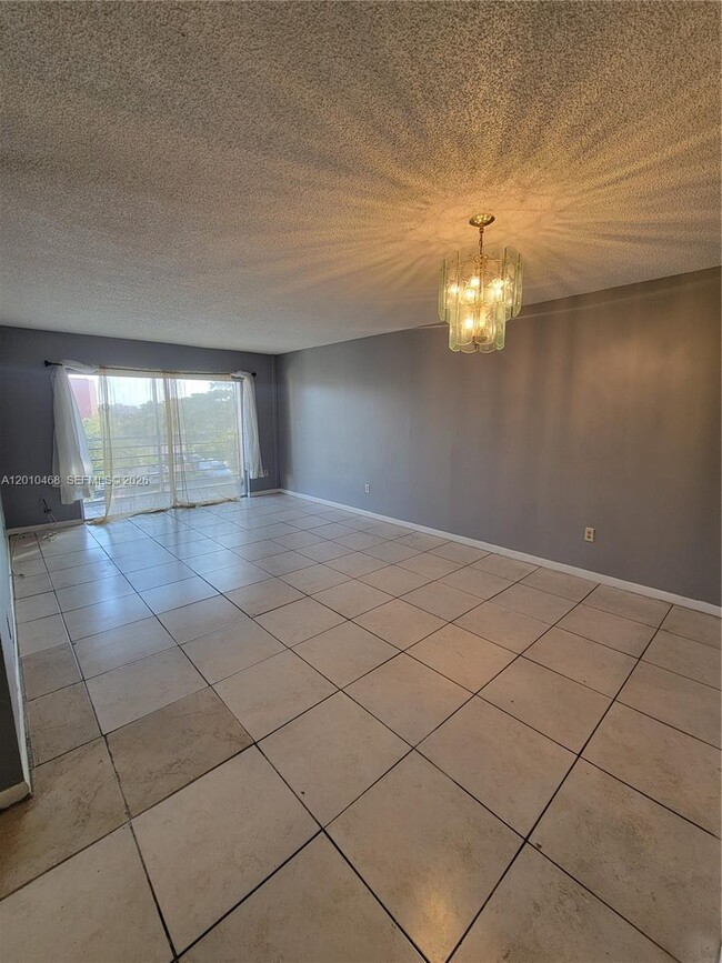 Photo - 2800 NW 56th Ave Unidad H403