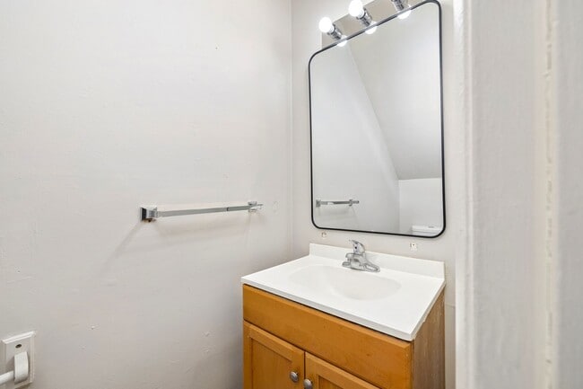 Photo - Renovated 3 Bedroom Unit! Unidad Apt. 61