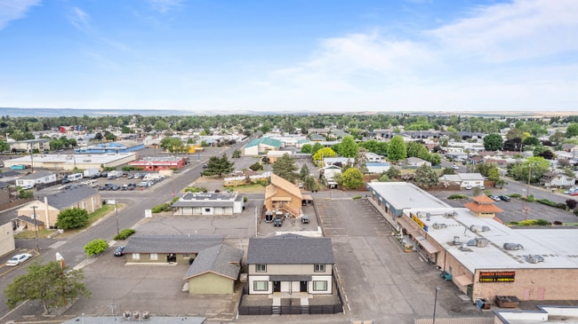 Photo - 2077 Walla Walla Ave