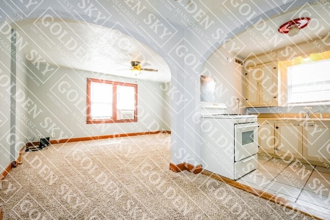Building Photo - 314 Locust St Rental