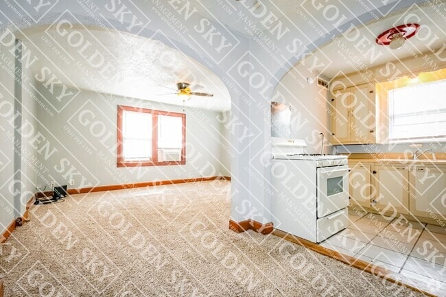 Building Photo - 314 Locust St Rental