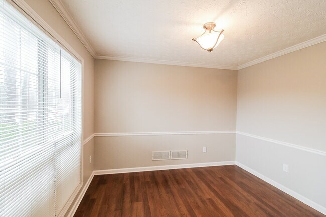 Photo - 45 Leighs Grove Way