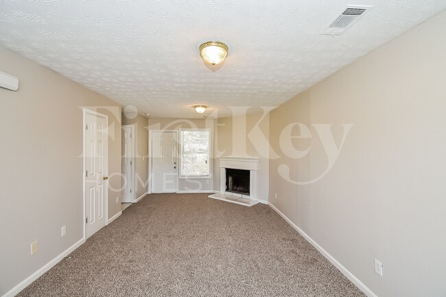 Photo - 5205 Alexander St