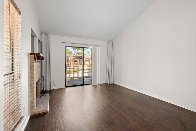 Photo - 3500 Tangle Brush Dr Unit 20