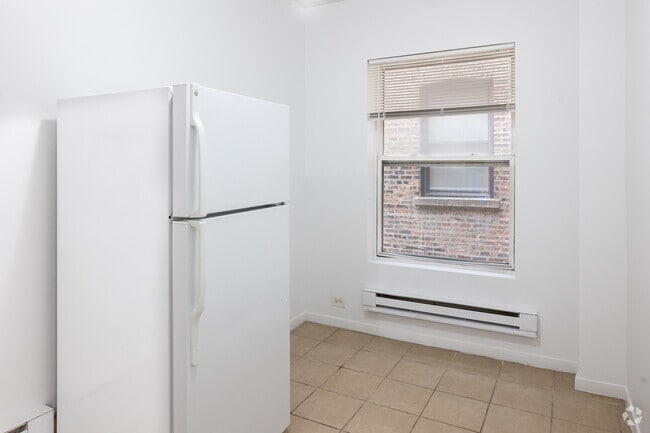 1BR, 1BA - 700SF - Kitchen
