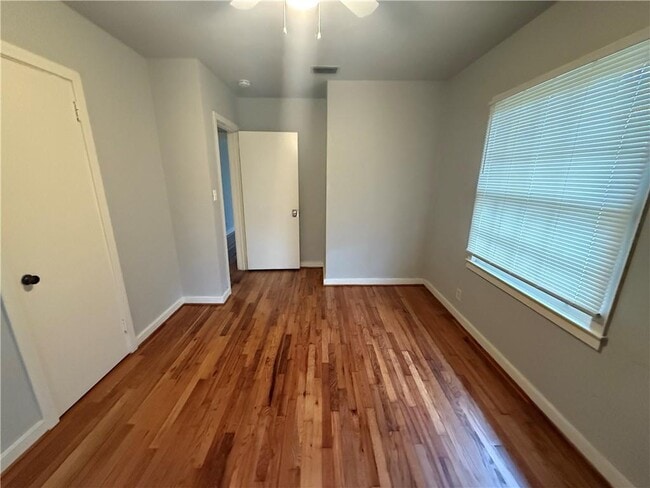 120 Paris Ave