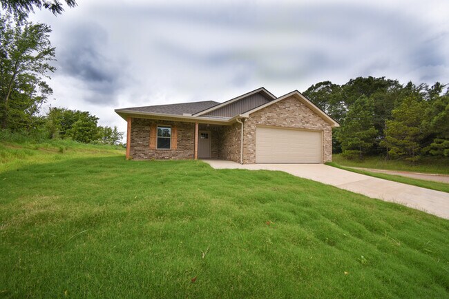 Brick 3 Bedroom Home in Moundville! - Brick 3 Bedroom Home in Moundville!