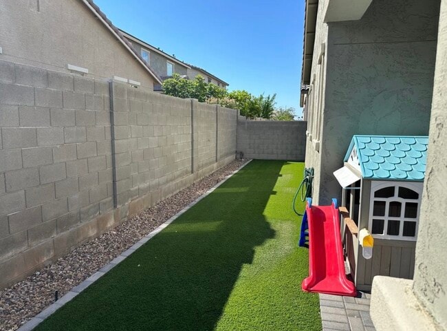 Building Photo - 2731 S Eastridge