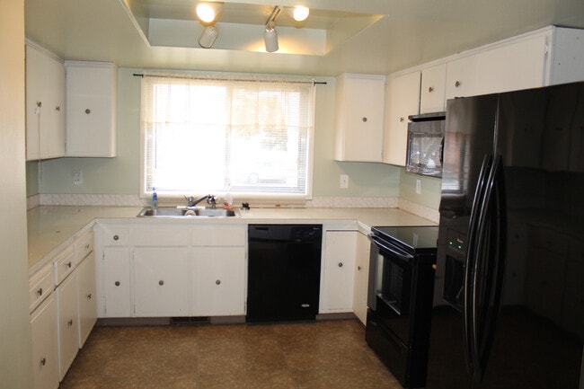 Photo - 4615 Maplewood Ct