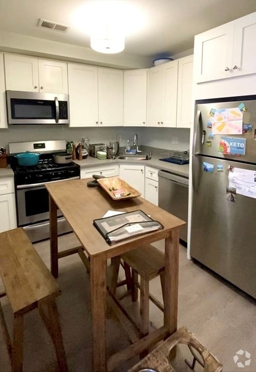 Building Photo - 194 Maverick St Unit 3 Rental