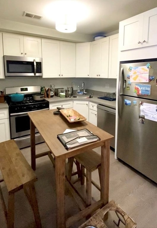 Building Photo - 194 Maverick St Unit 3 Rental