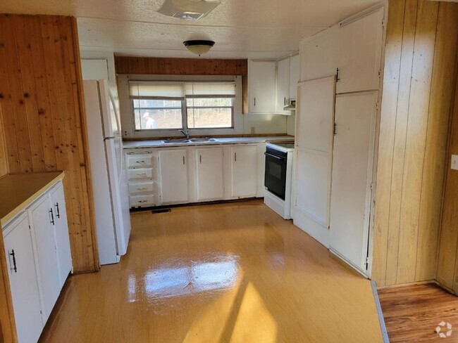 Building Photo - 2 BEDROOM 1 BATHROOM MOBILE HOME FOR RENT