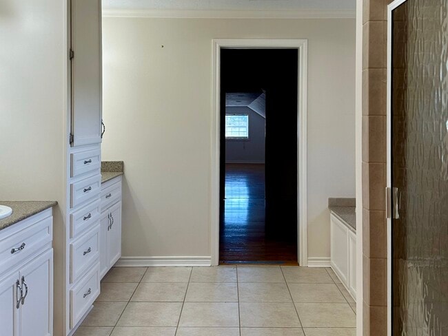 Building Photo - 5659 Lymbar Dr