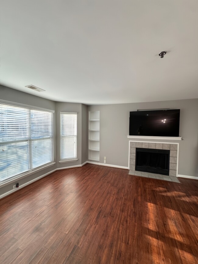 Photo - 513 N Graham St Unit 2F