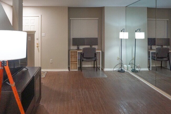 Photo - 2110 Wilcrest Dr Unit 147