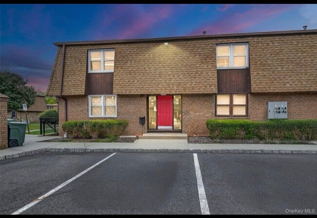 Photo - 80 New Holland Village