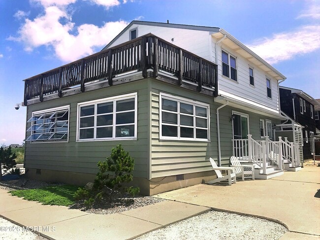 Photo - 331 Roberts Ave