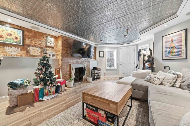 Photo - 535 Bloomfield St Unidad BS