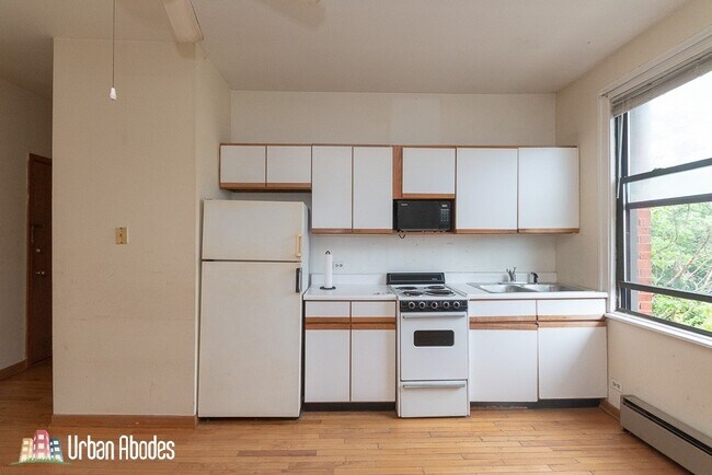 Photo - 633 W Barry Ave Unit A07C