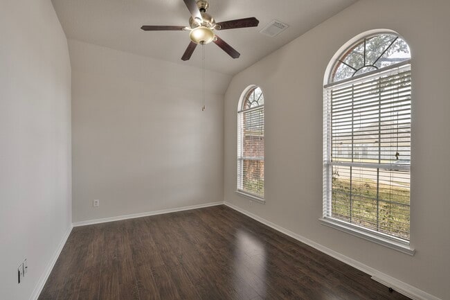 Photo - 2107 Auburn Vale St