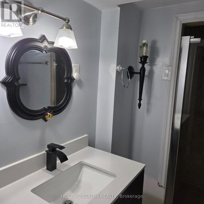 Photo - 7739 Priory Crescent