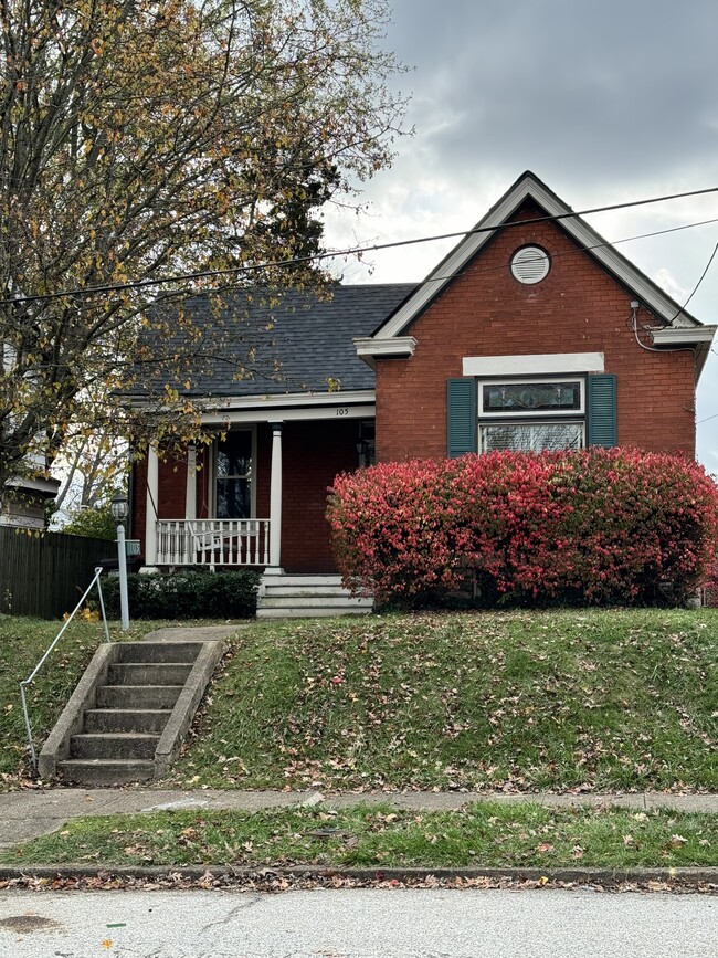 Loaded with charm. Enjoy sitting on the swing relaxing. Excellent location. - 105 Maple Ave House