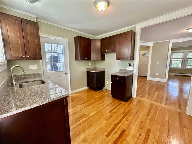 Building Photo - 76 Farquhar St Unit 3 Rental