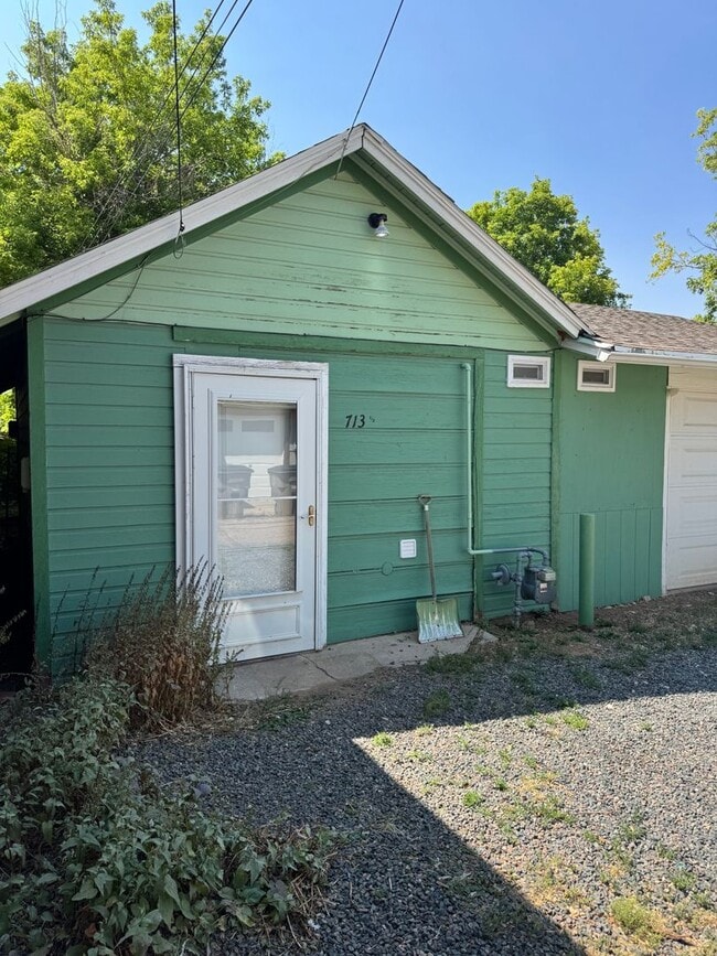 Building Photo - 713 1/2 S 6th Street