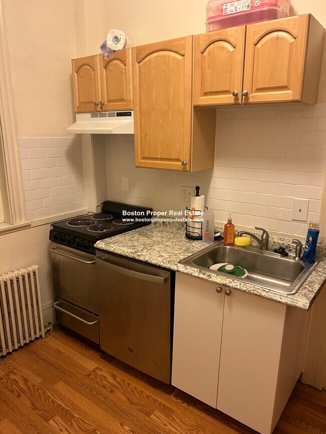 25 Bay State Rd