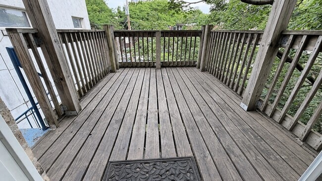 Photo - 534 W Dickens Ave