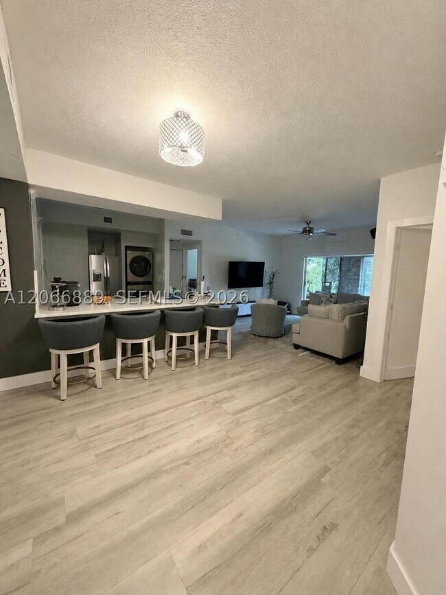 6960 SW 39th St Unit E102
