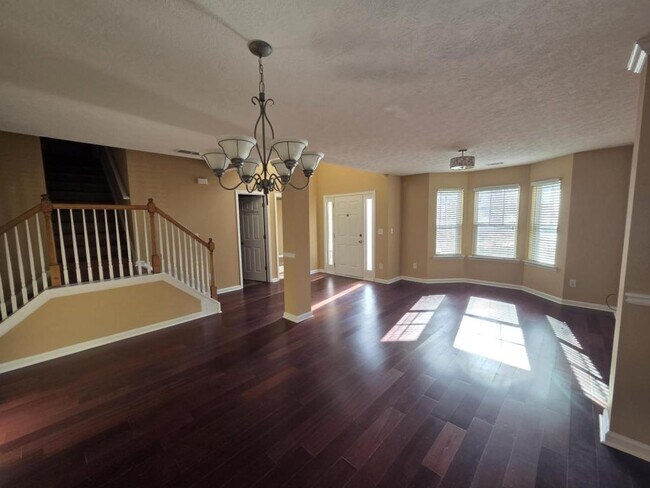 Photo - 1465 Stoneleigh Way