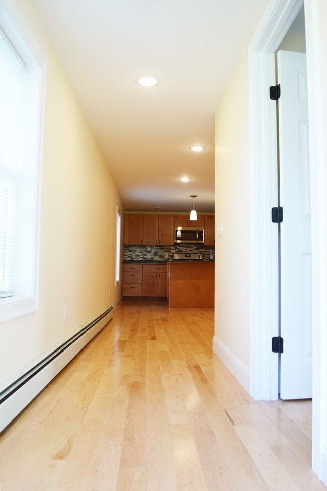 Building Photo - 260 Manhattan Dr Rental