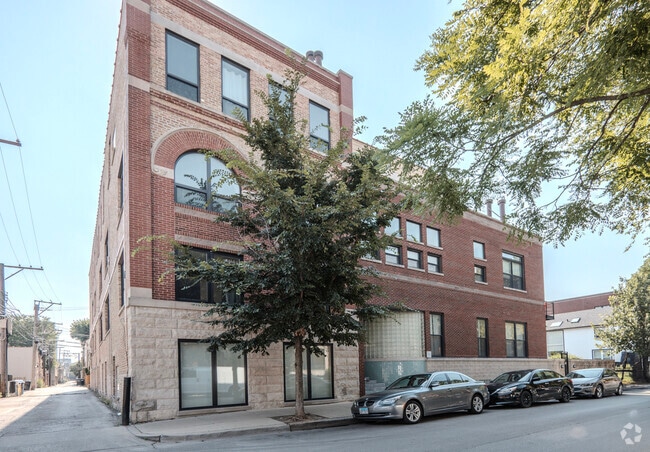 Building Photo - 2343 N Greenview Ave Unit 110 Rental