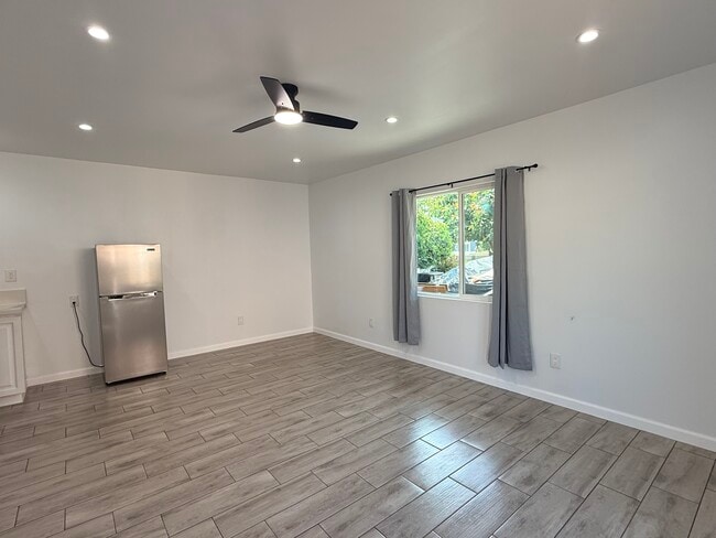 Photo - 14643 Chatsworth St