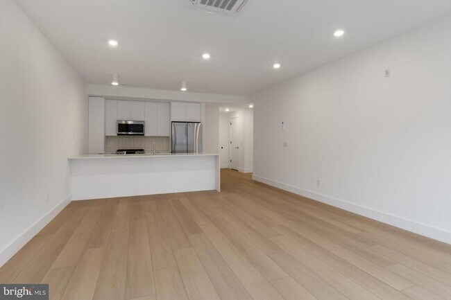 Photo - 2007 Cambridge St Unit 10