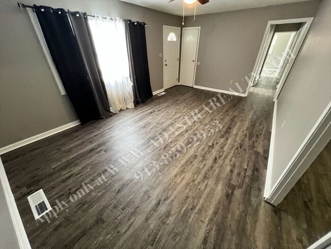 Photo - Nice 4 Bed 1.5 Bath Home in KCMO-Available NOW!!