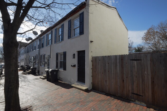 Photo - 833 N Madison St Townhome