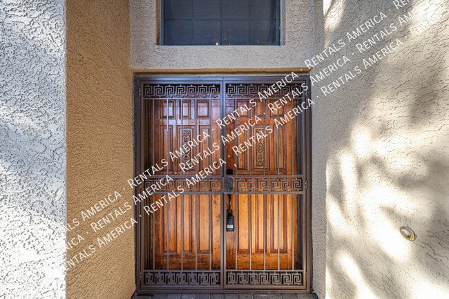 Photo - 5444 E Grovers Ave