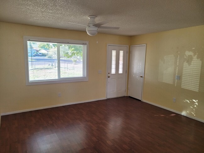 Photo - 1033 S 5th St