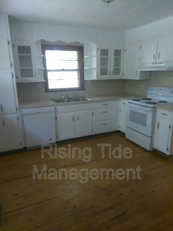 Photo - 136 Grandview Dr