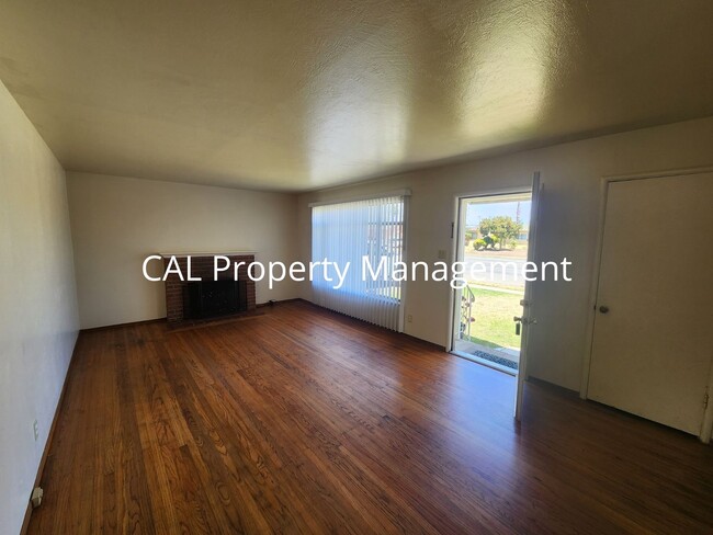 Photo - 430 E Laurel Dr
