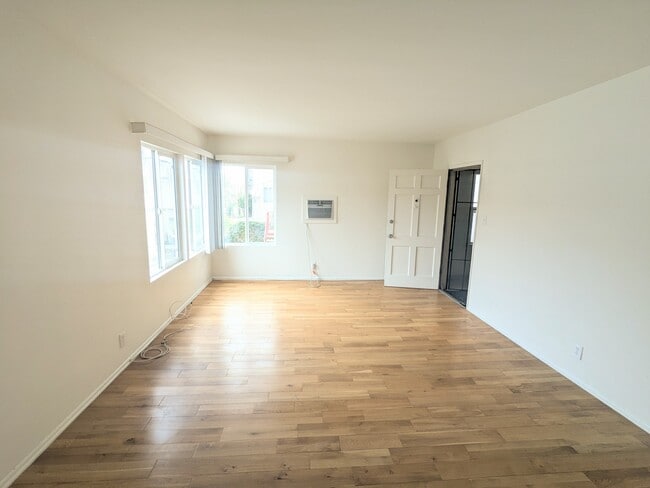 Photo - 327 N Mariposa Ave Apartments Unit 3