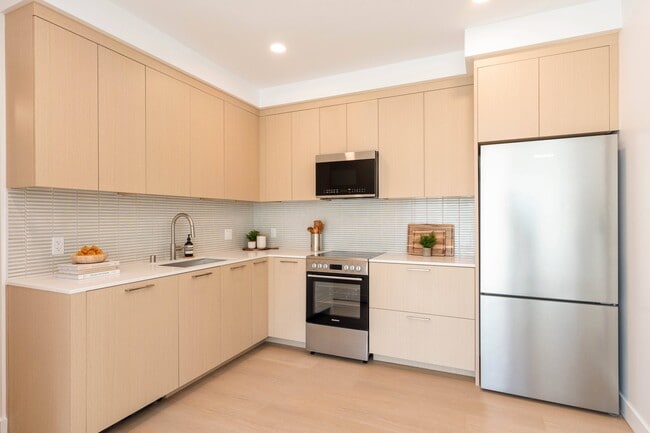 Building Photo - The Santa Monica Collection - 501 Broadway