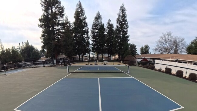 Amenidades de la cancha de pickleball