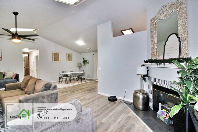 Photo - 19263 Bjan Ln