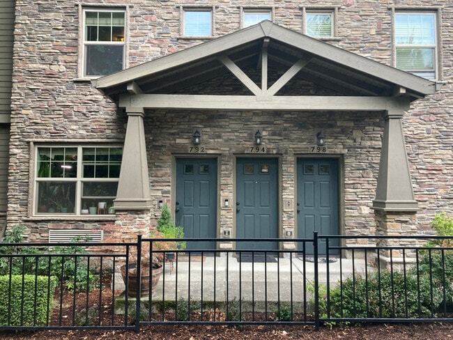 Building Photo - 792 NE Adwick Dr Rental