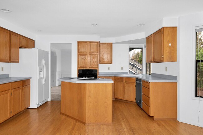 Photo - Open 3 Bedroom in Nice Neighborhood Close to Everything