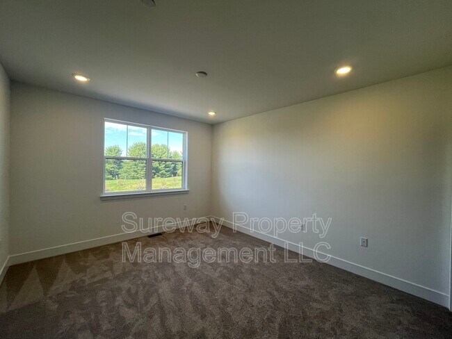 Photo - 257 Aaron Truehart Way