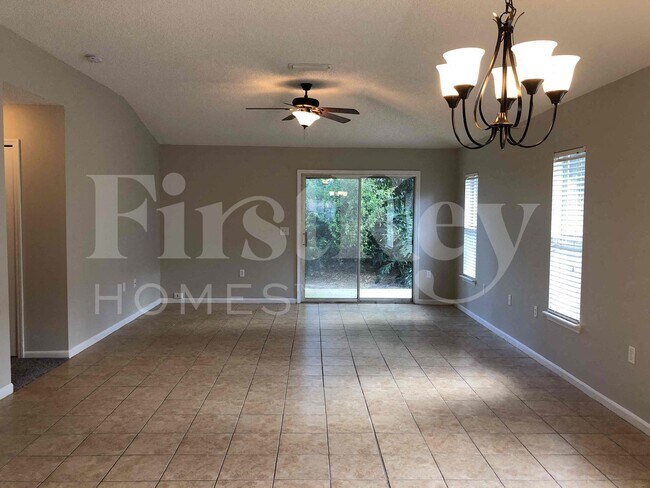 Photo - 2137 Featherwood Dr W